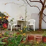 Enki's Garden Πανσιόν