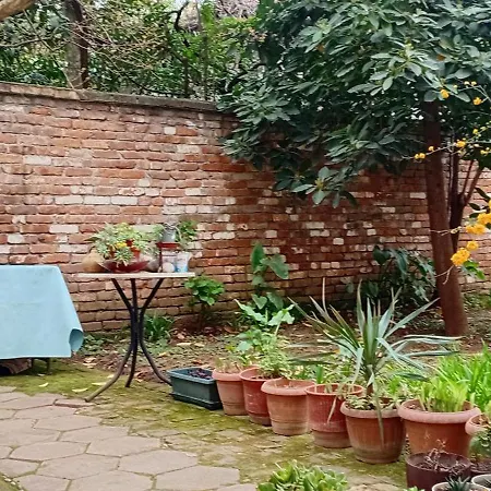 Enki's Garden Πανσιόν