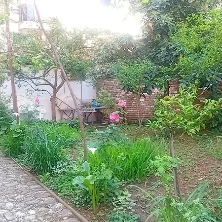 Πανσιόν Enki's Garden 4*